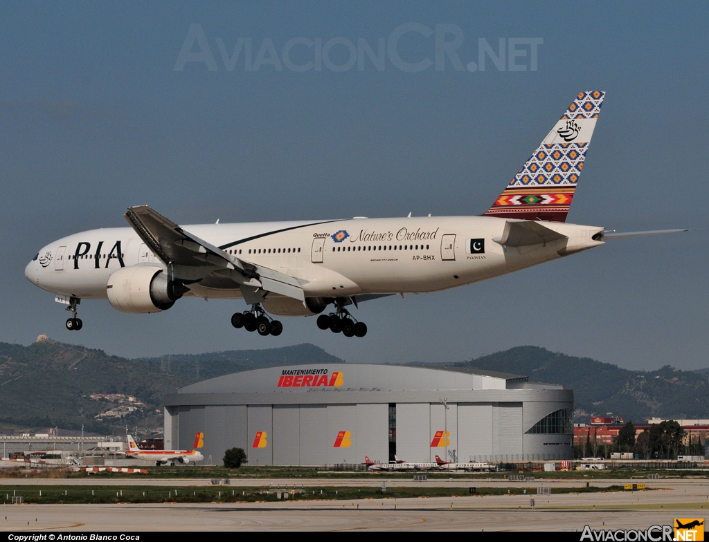 AP-BHX - Boeing 777-240/ER - Pakistan International Airlines (PIA)