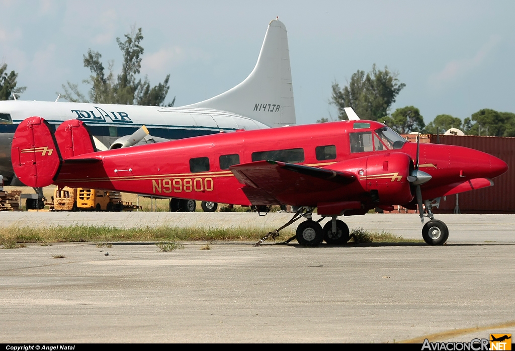 N99800 - Beech H18 - Privado