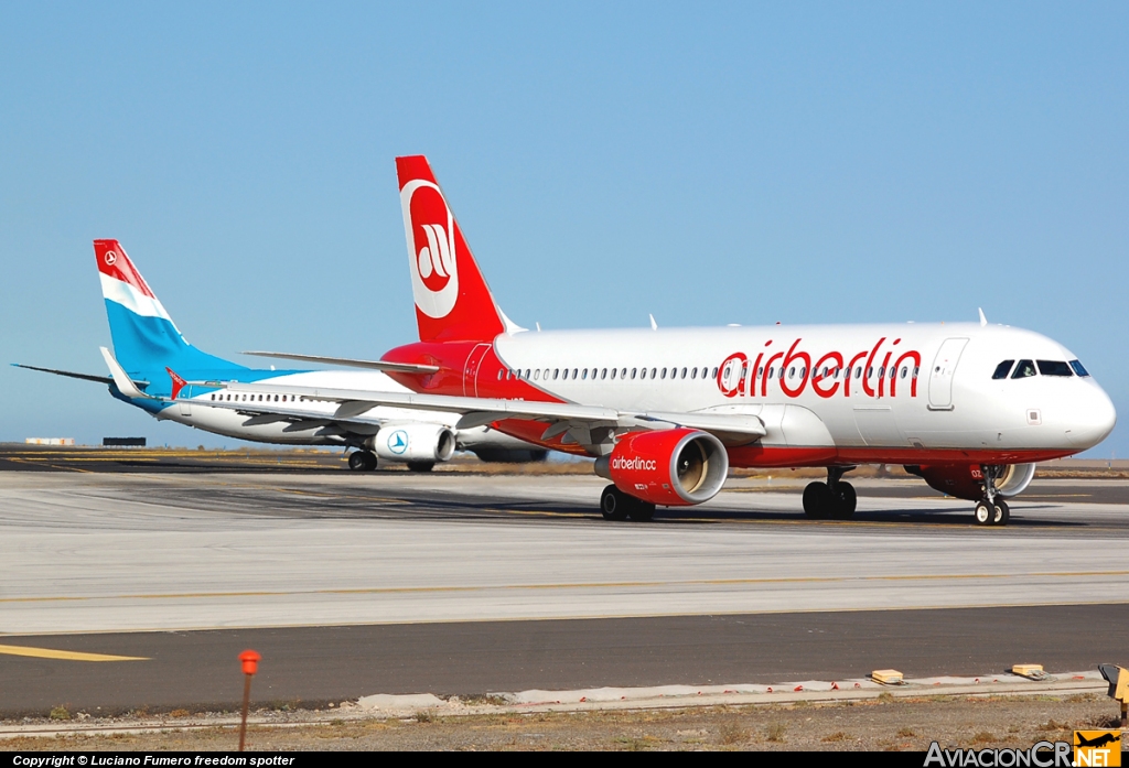 HB-IOZ - Airbus A320-214 - Air Berlin