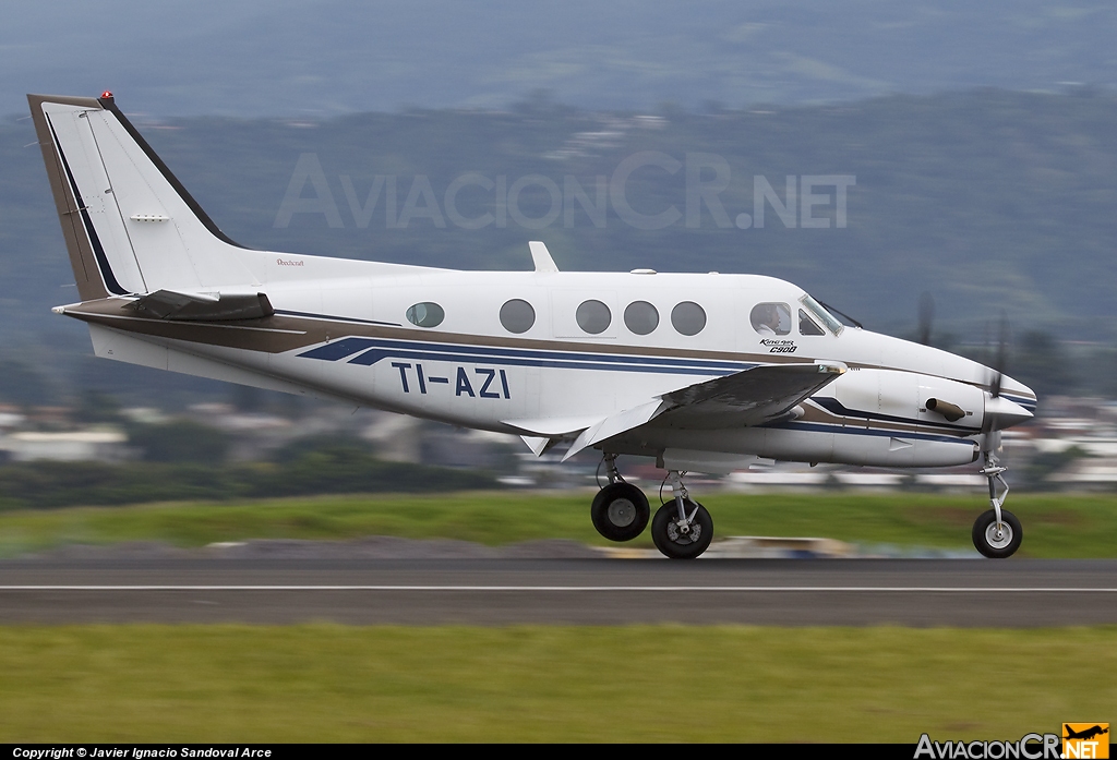 TI-AZI - Beechcraft 90 King Air - Privado