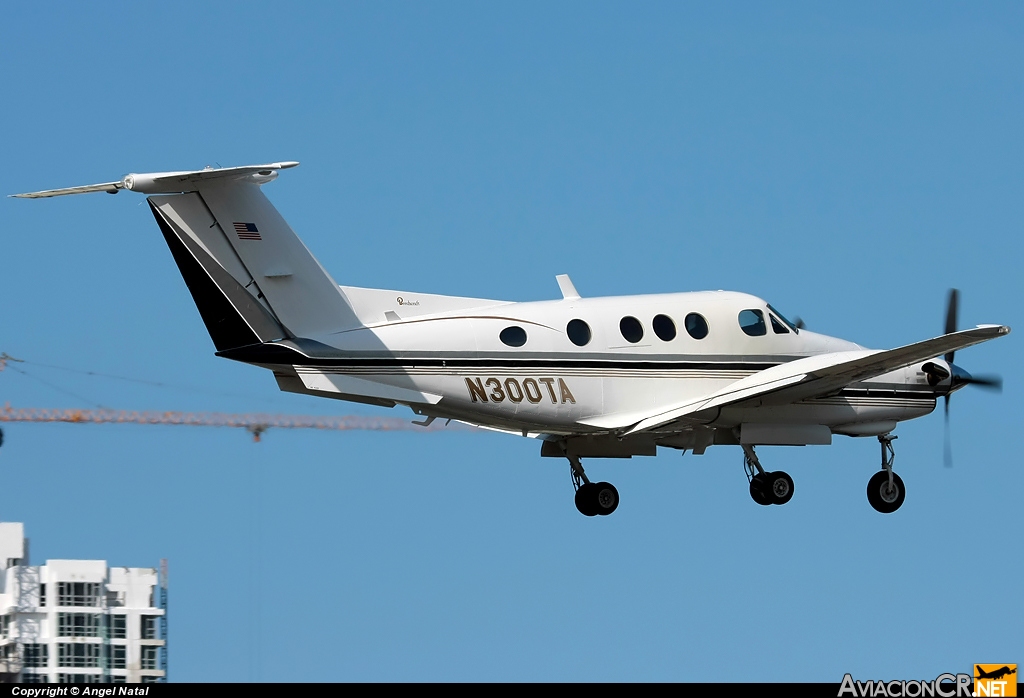 N300TA - Beechcraft F90 King Air - Privado