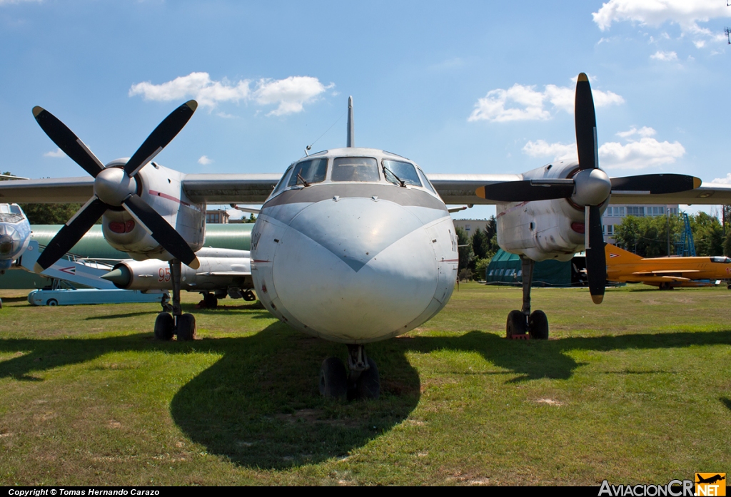907 - Antonov An-24B - Fuerza Aerea de Hungría