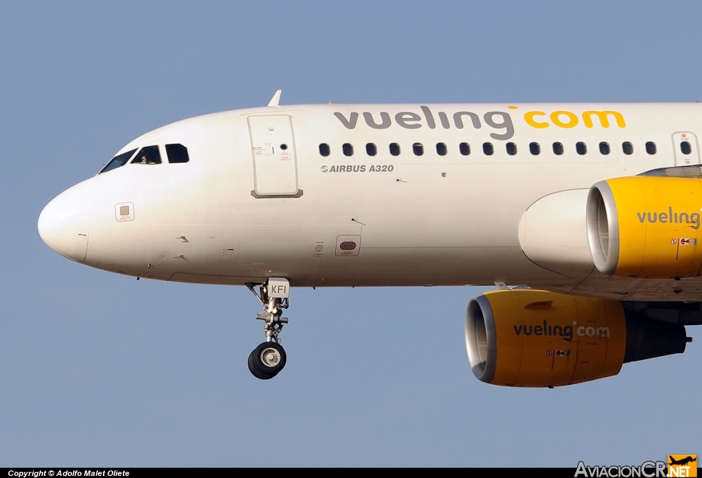 EC-KFI - Airbus A320-216 - Vueling