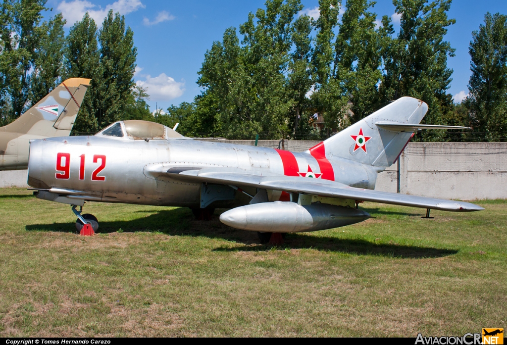 912 - Mikoyan-Gurevich MiG-15bis Fagot B - Fuerza Aerea de Hungría