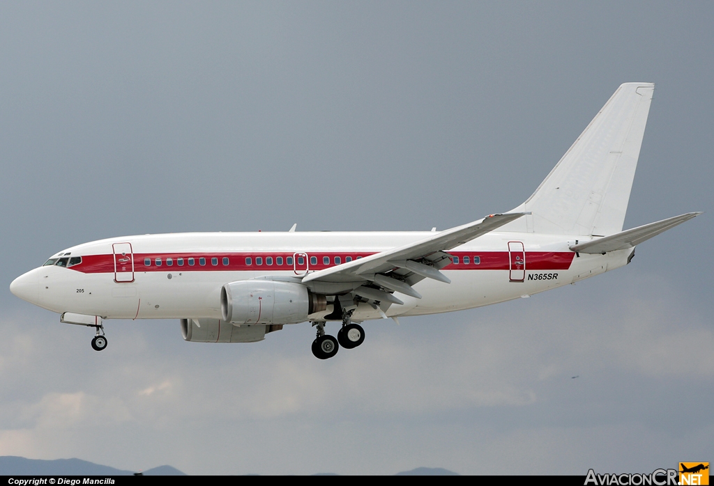 N365SR - Boeing 737-66N - Privado