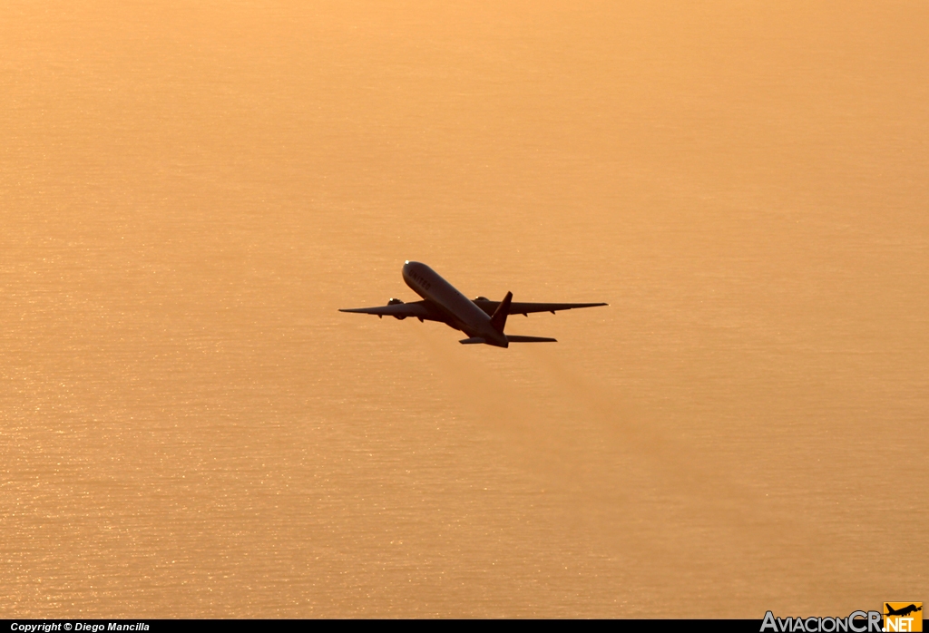 N220UA - Boeing 777-222/ER - United (Continental Airlines)