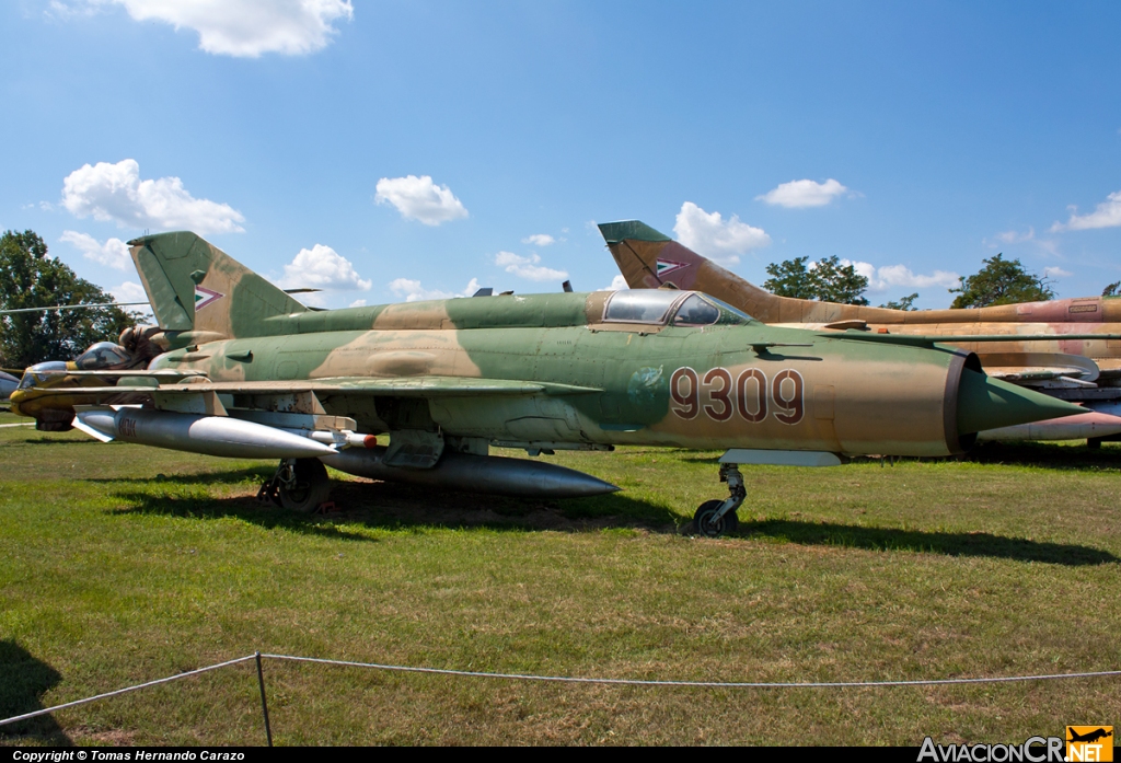 9309 - Mikoyan-Gurevich MiG-21MF - Fuerza Aerea de Hungría