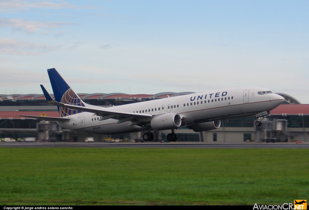 N76519 - Boeing 737-824 - United Airlines