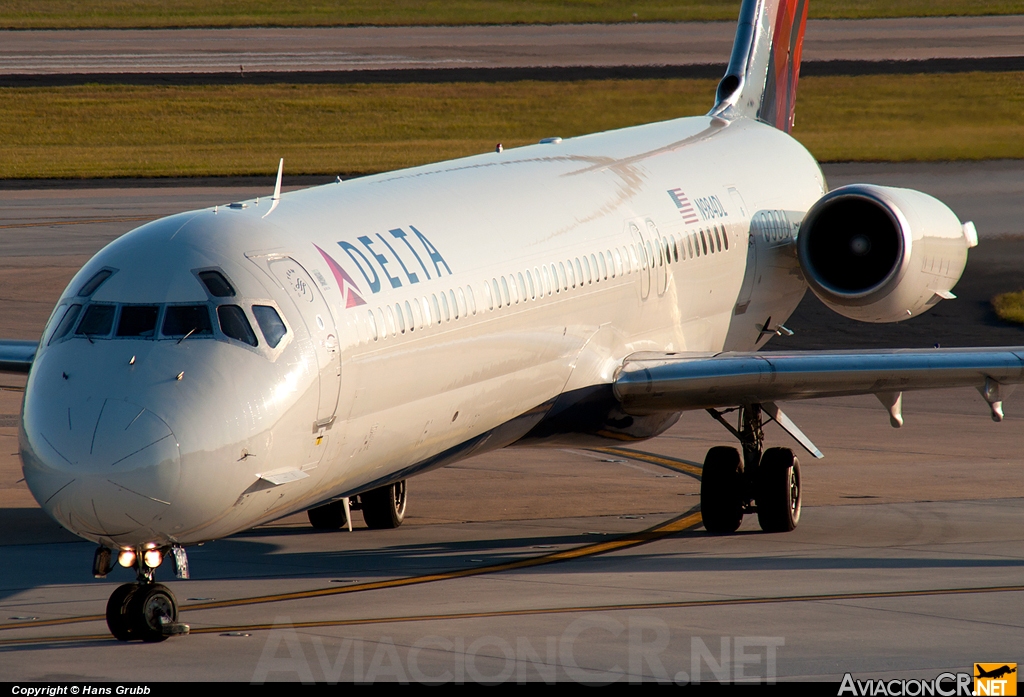 N984DL - McDonnell Douglas MD-88 - Delta Airlines