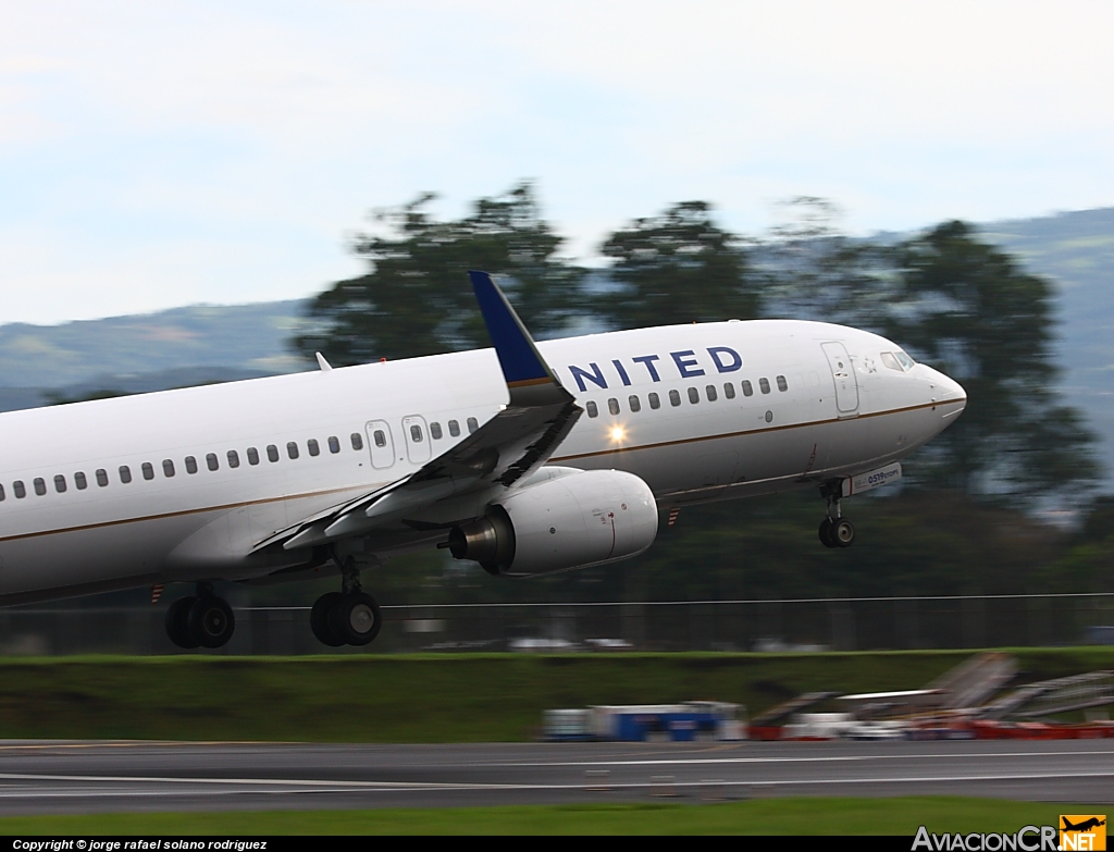 N76519 - Boeing 737-824 - United Airlines