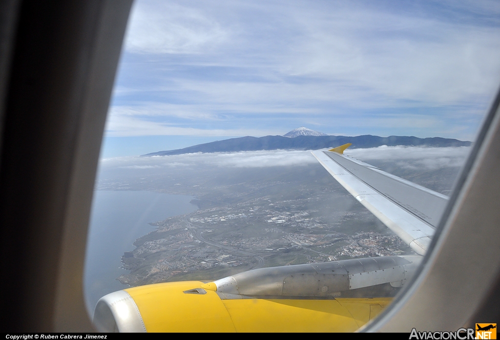 EC-KKT - Airbus A320-214 - Vueling