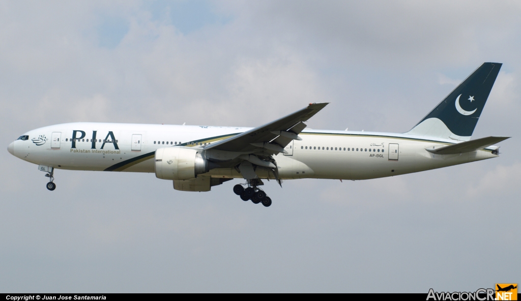 AP-BGL - Boeing 777-240/ER - Pakistan International Airlines (PIA)