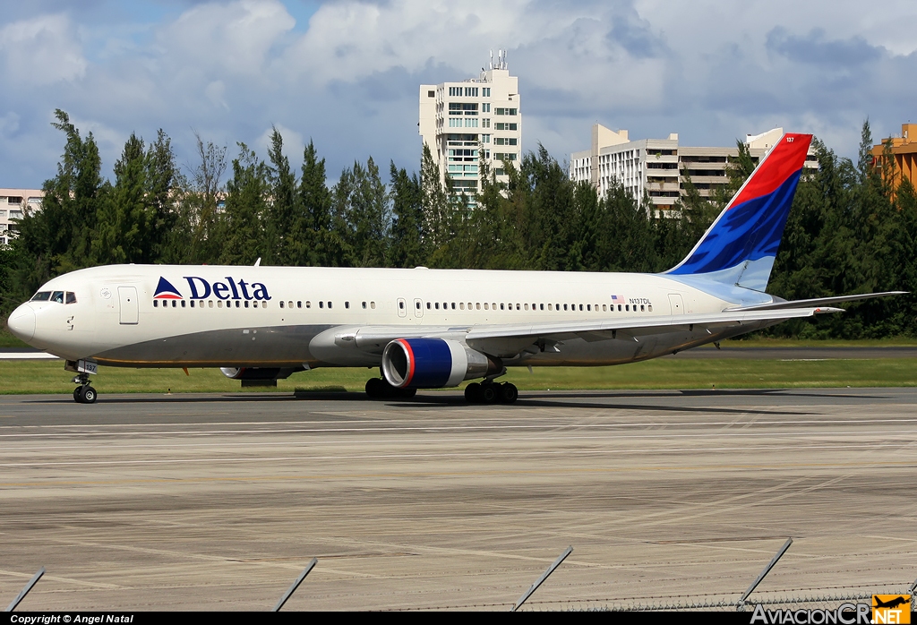 N137DL - Boeing 767-332 - Delta Air Lines