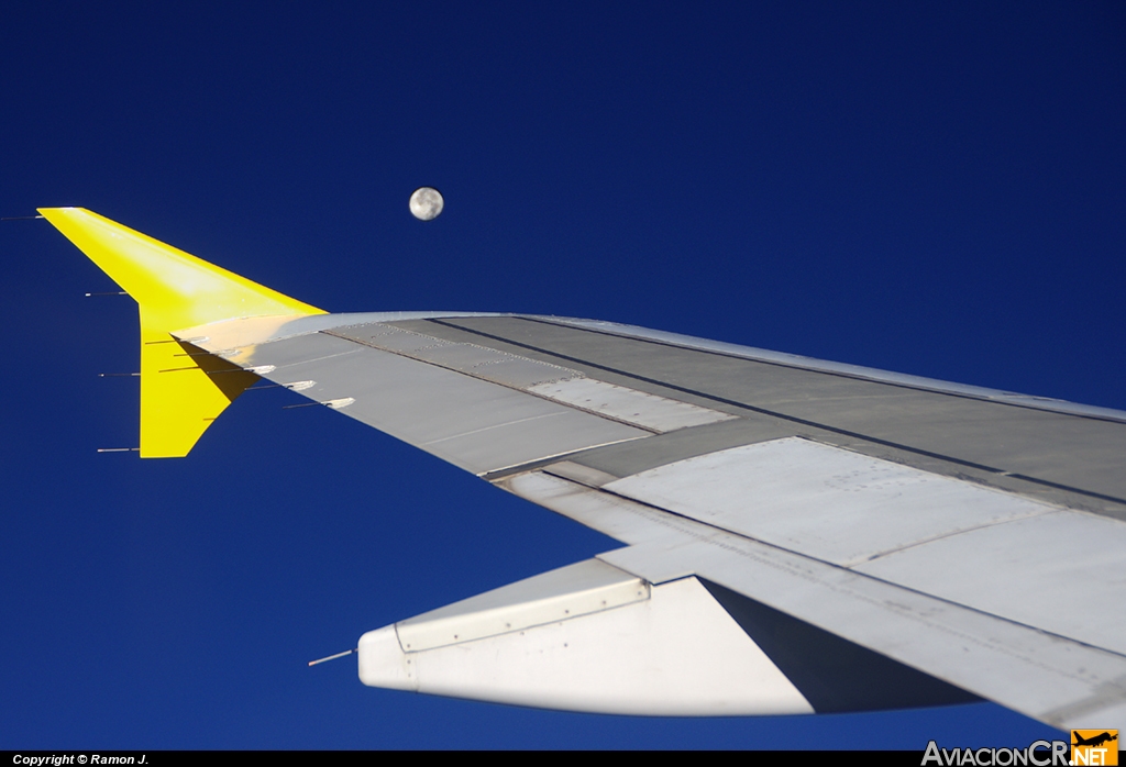 EC-FLP - Airbus A320-211 - Vueling