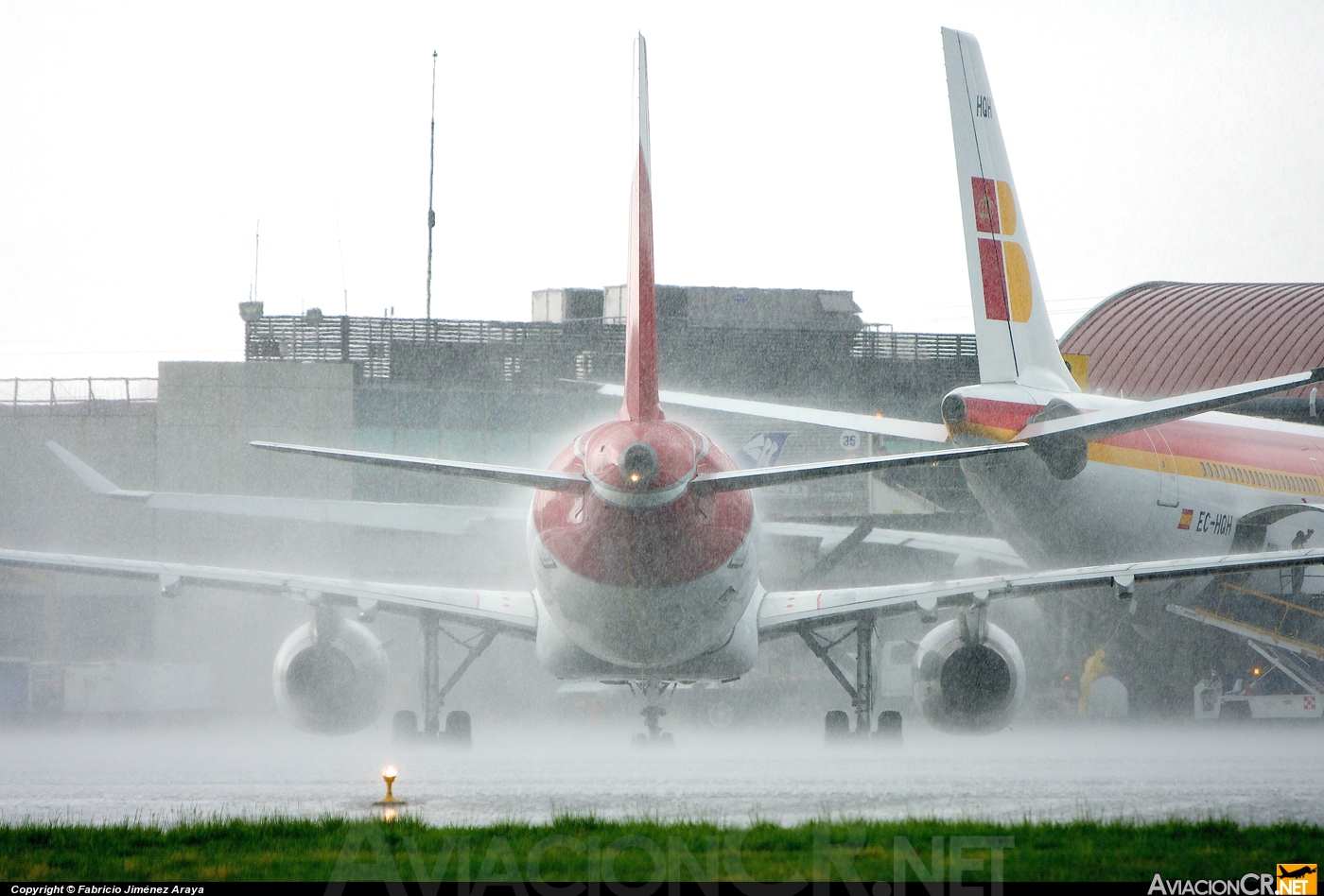 N681TA - Airbus A320-233 - TACA