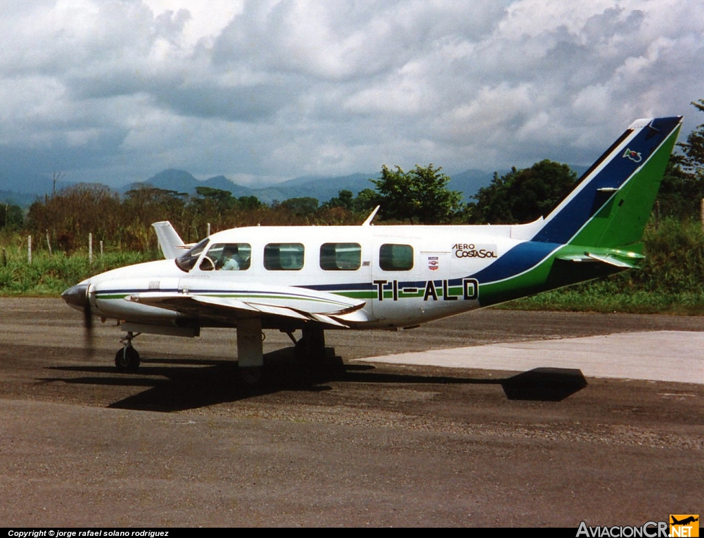 TI-ALD - Piper PA-31-325 Navajo C/R - Aero Costa Sol