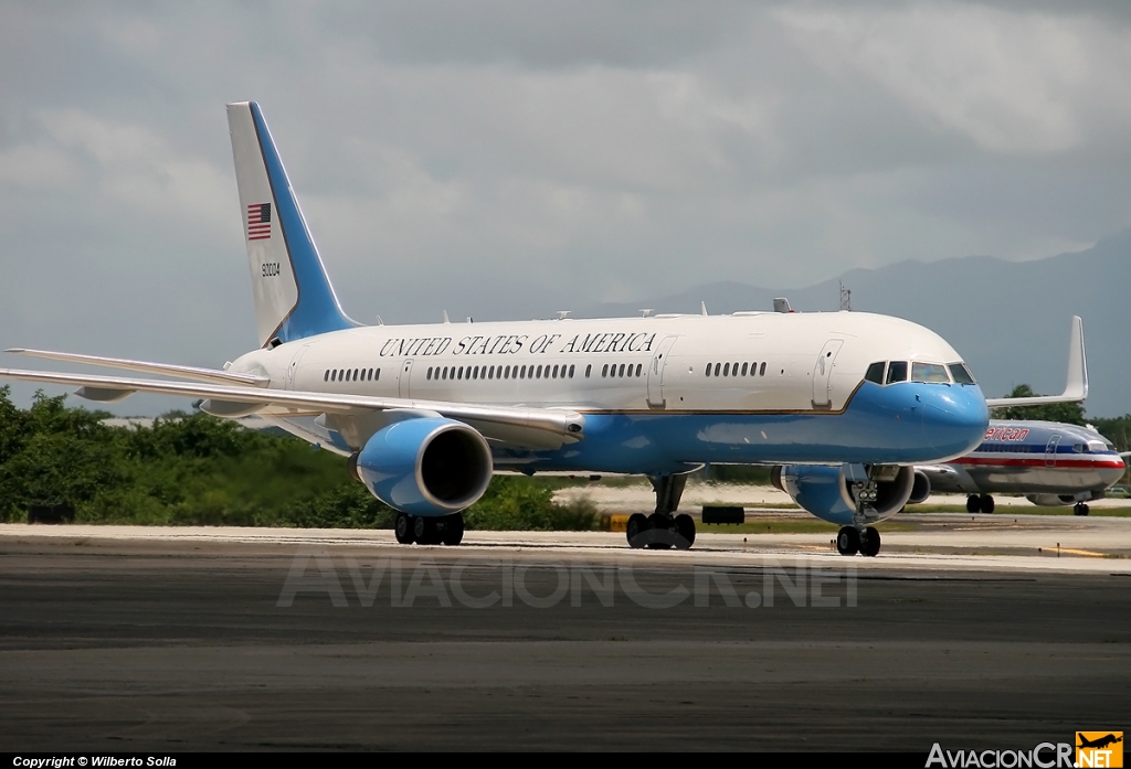 90-0004 - Boeing C-32A - USAF - Fuerza Aerea de EE.UU