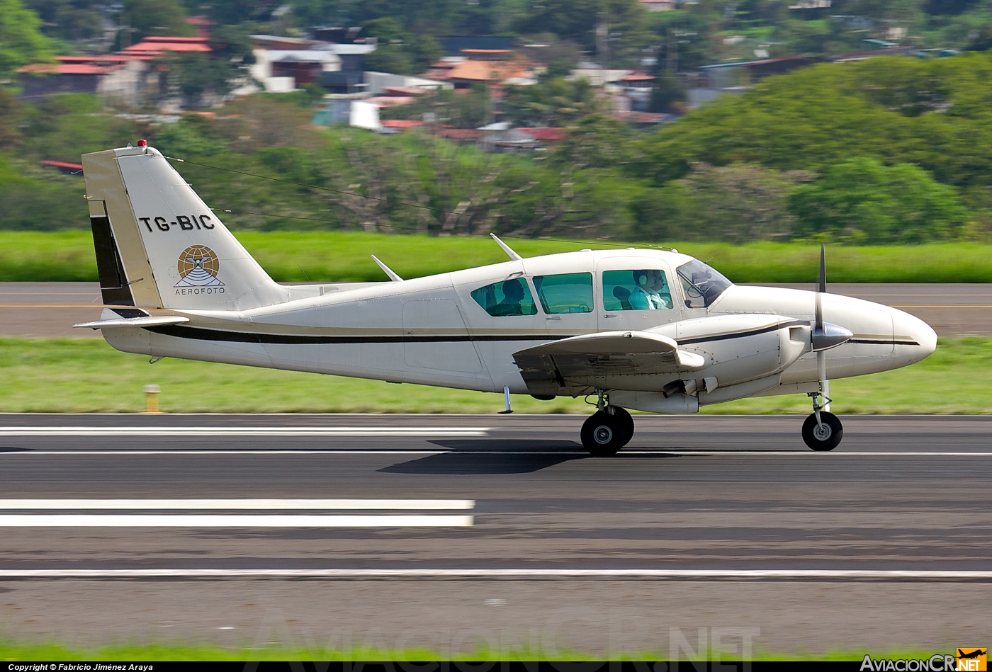 TG-BIC - Piper PA-23-250 Aztec - Aerofoto