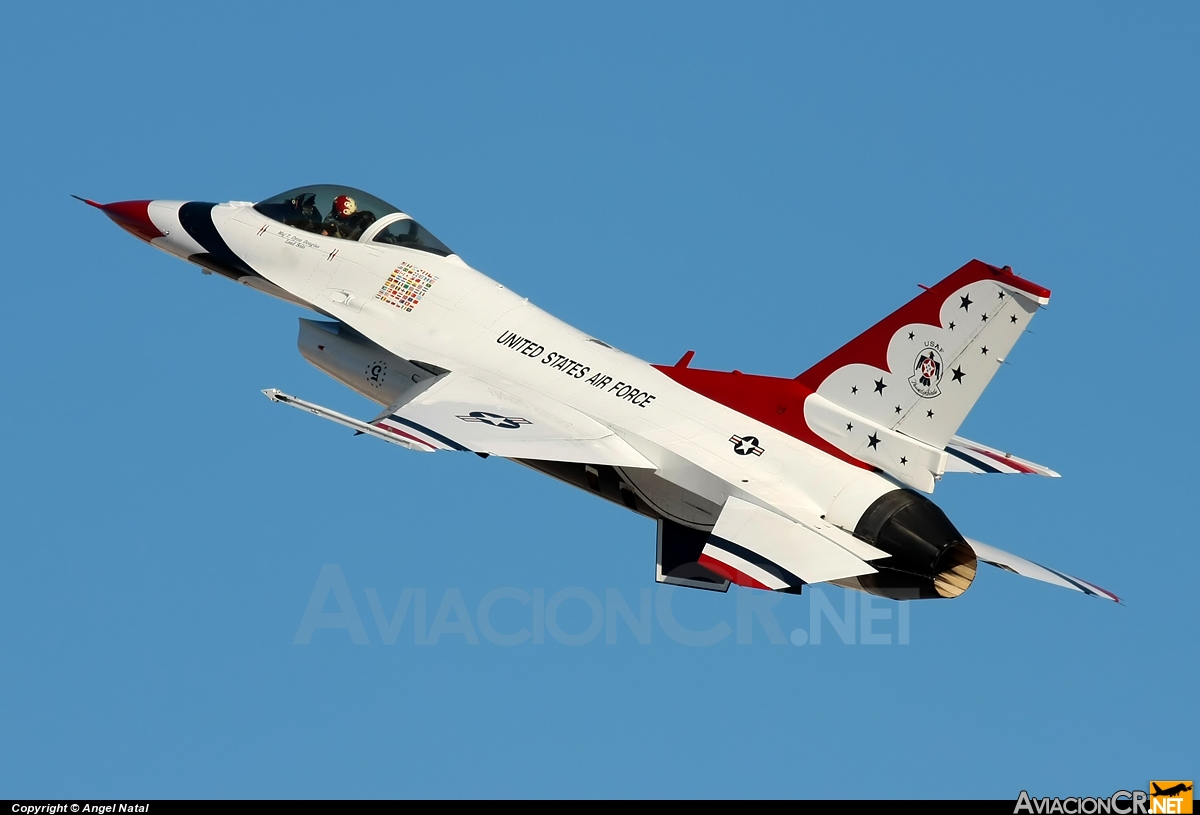 92-3890 - Lockheed Martin F-16C Fighting Falcon - U.S. Air Force - Thunderbirds