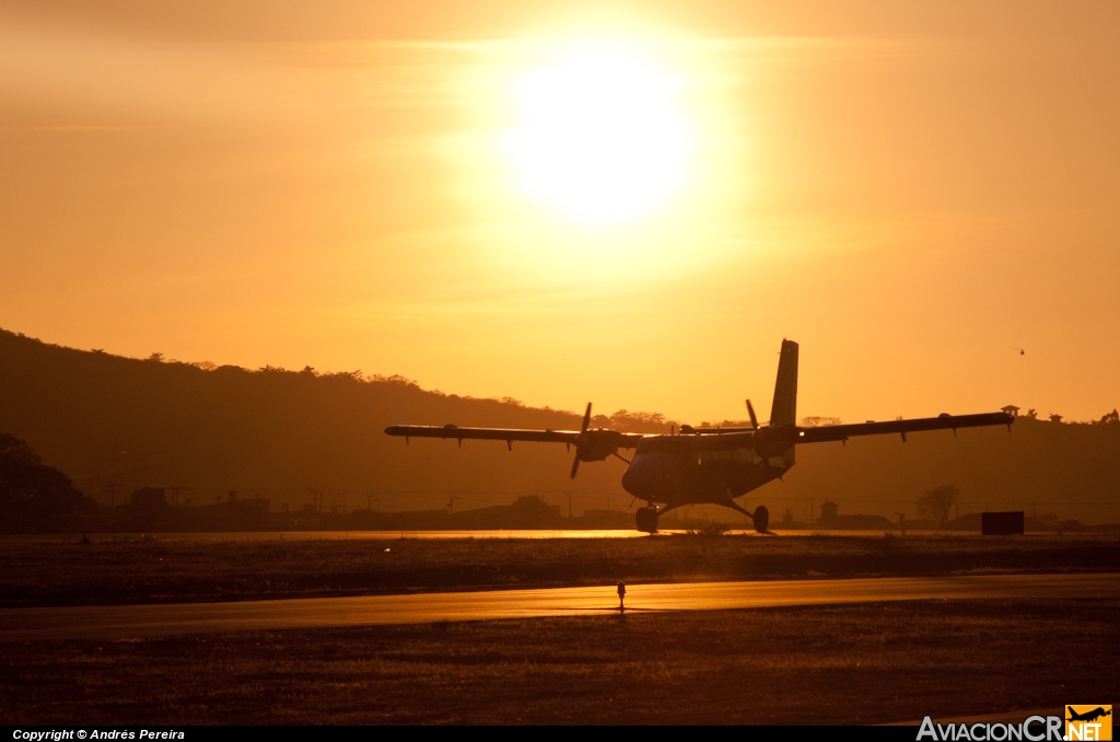 TI-BDZ - De Havilland Canada DHC-6-300 Twin Otter/VistaLiner - Nature Air