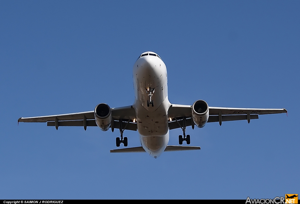 EC-ICL - Airbus A320-232 - Spanair