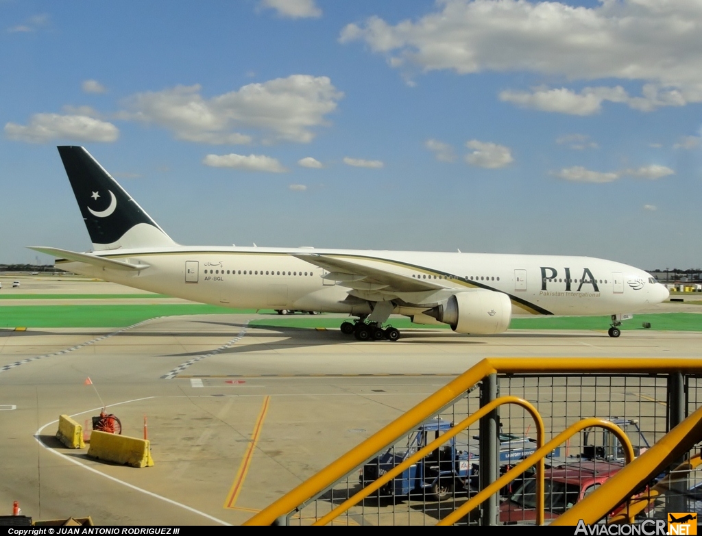 AP-BGL - Boeing 777-240/ER - Pakistan International Airlines (PIA)