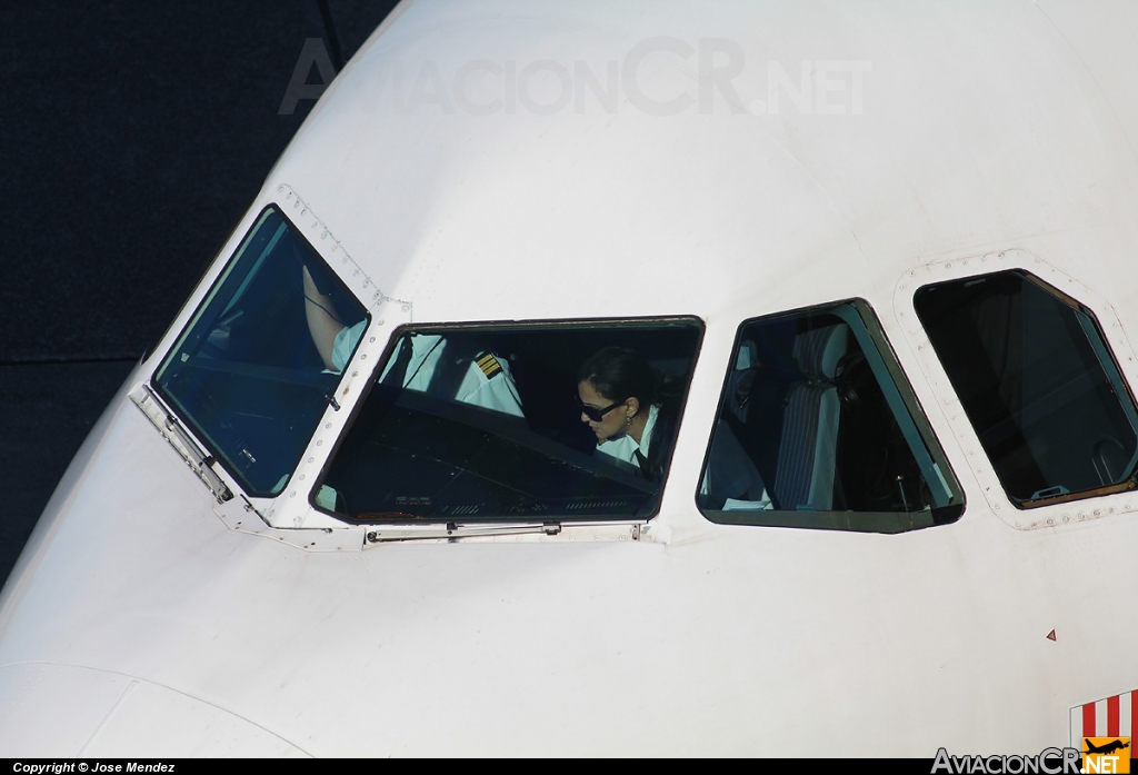 9H-AEK - Airbus A320-211 - Air Malta