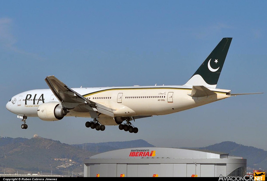 AP-BGL - Boeing 777-240/ER - Pakistan International Airlines (PIA)