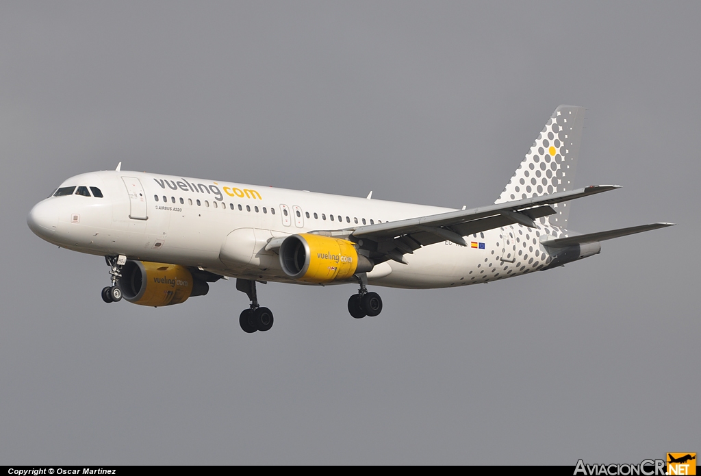 EC-HQJ - Airbus A320-214 - Vueling