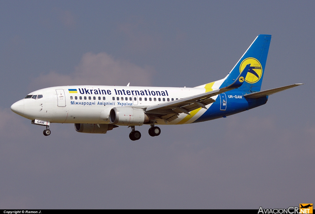 UR-GAW - Boeing 737-5Y0 - Ukraine International Airlines