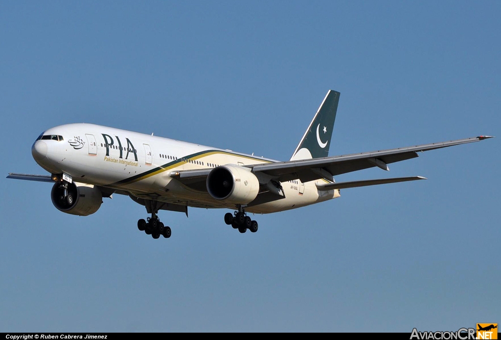 AP-BGL - Boeing 777-240/ER - Pakistan International Airlines (PIA)