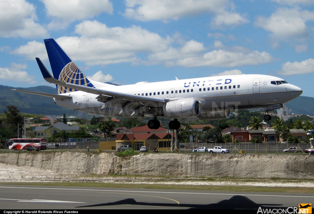 N21723 - Boeing 737-724 - United (Continental Airlines)