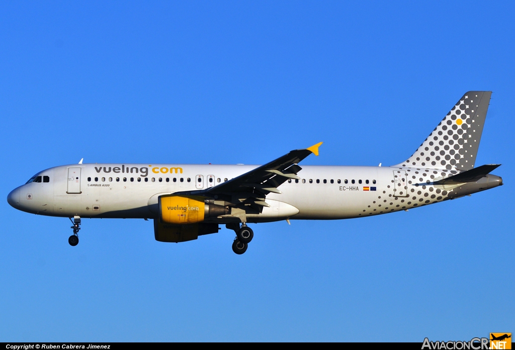 EC-HHA - Airbus A320-214 - Vueling