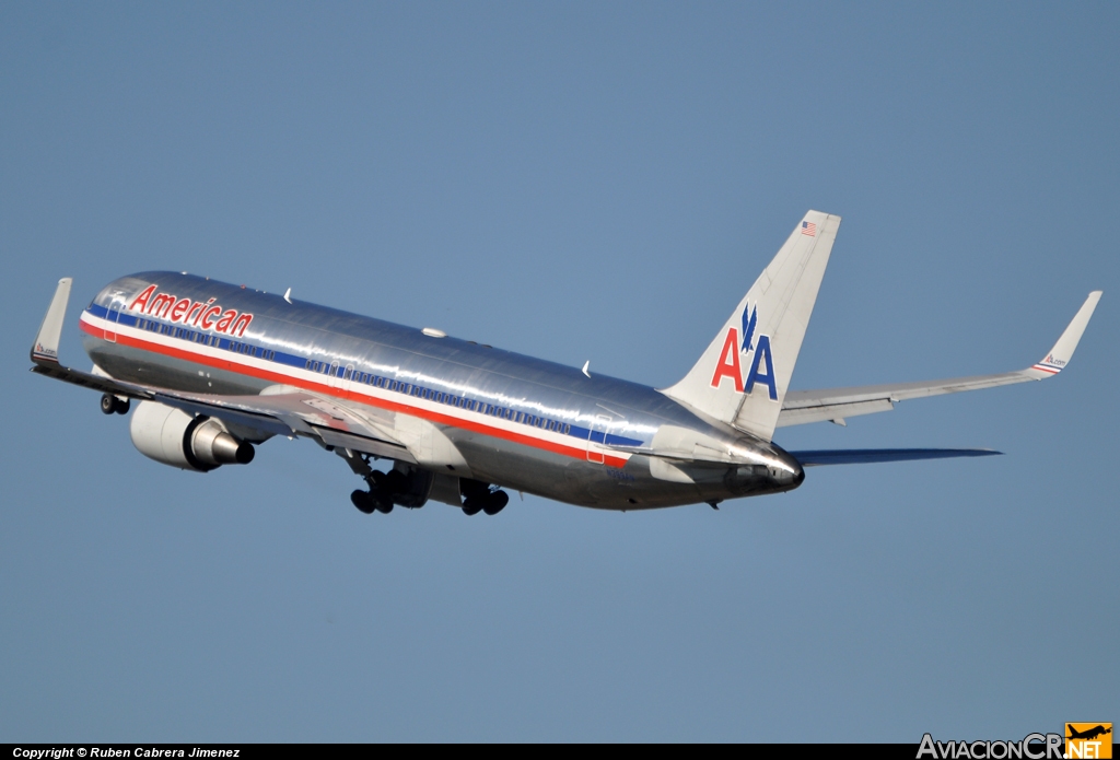 N399AN - Boeing 767-323(ER) - American Airlines