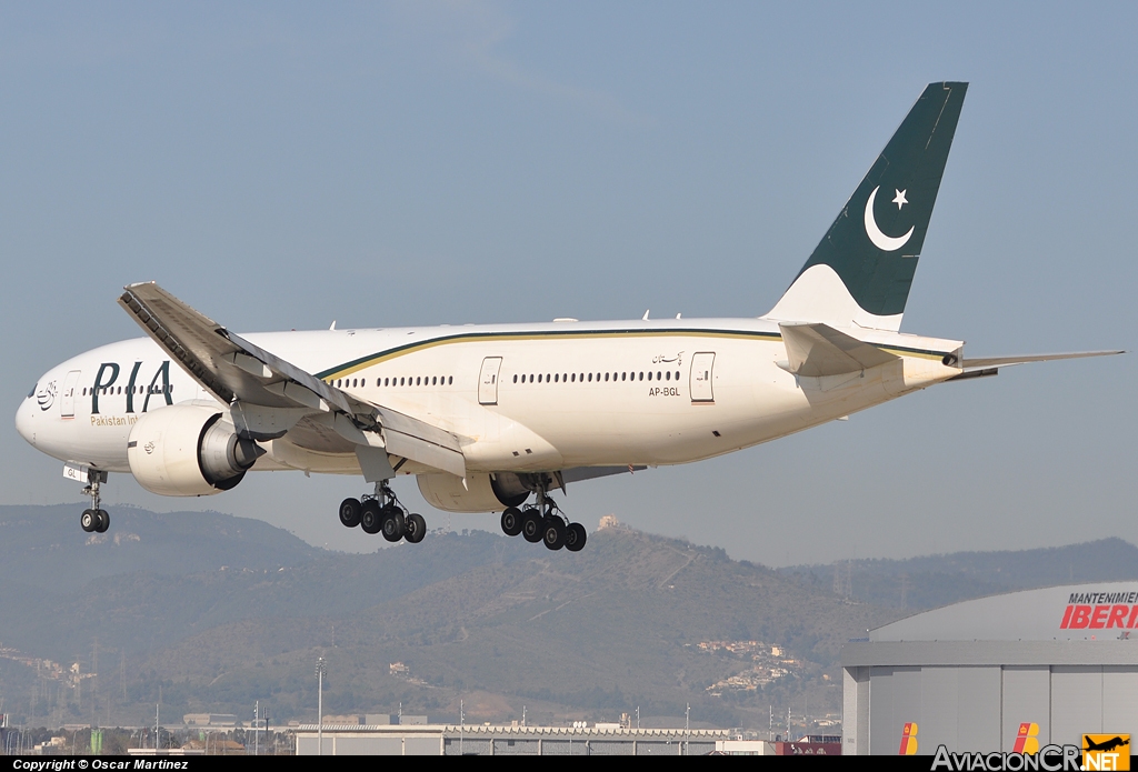 AP-BGL - Boeing 777-240/ER - Pakistan International Airlines (PIA)