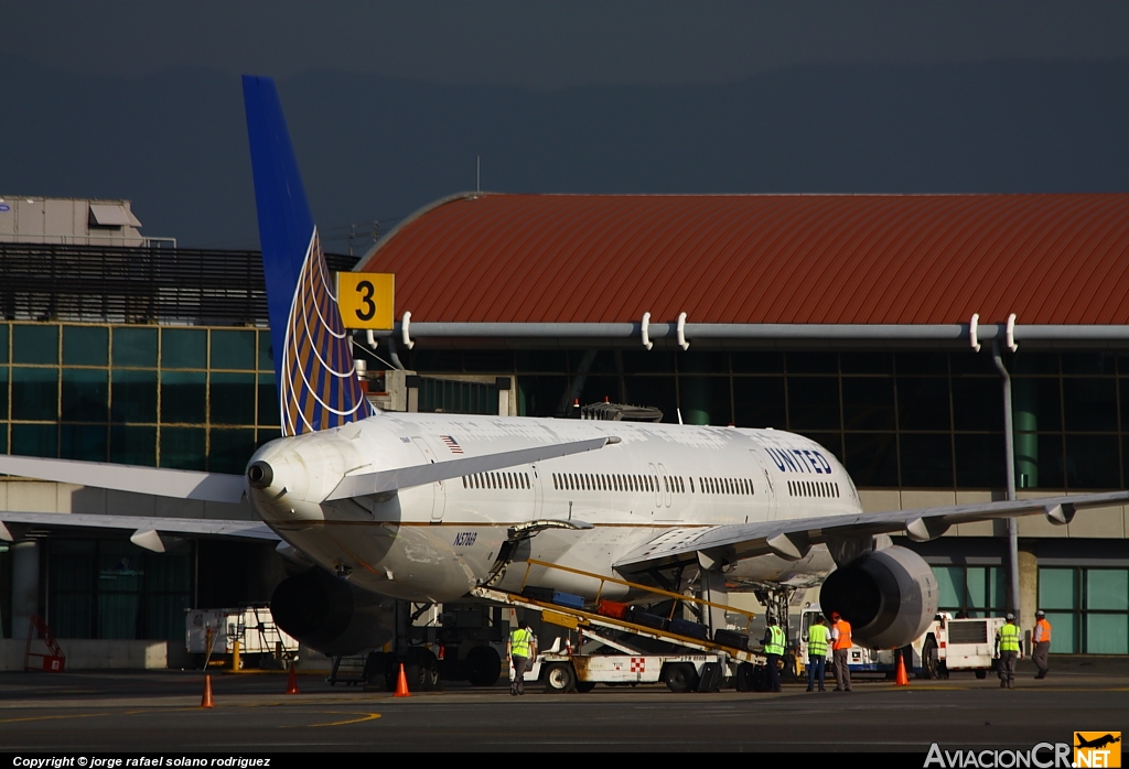 N57869 - Boeing 757-33N - United Airlines