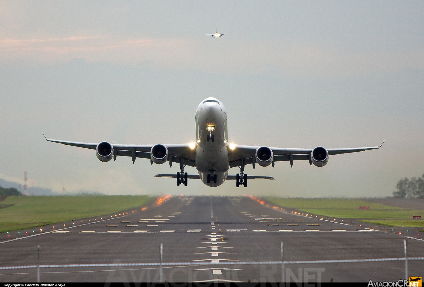 EC-IZY - Airbus A340-642 - Iberia