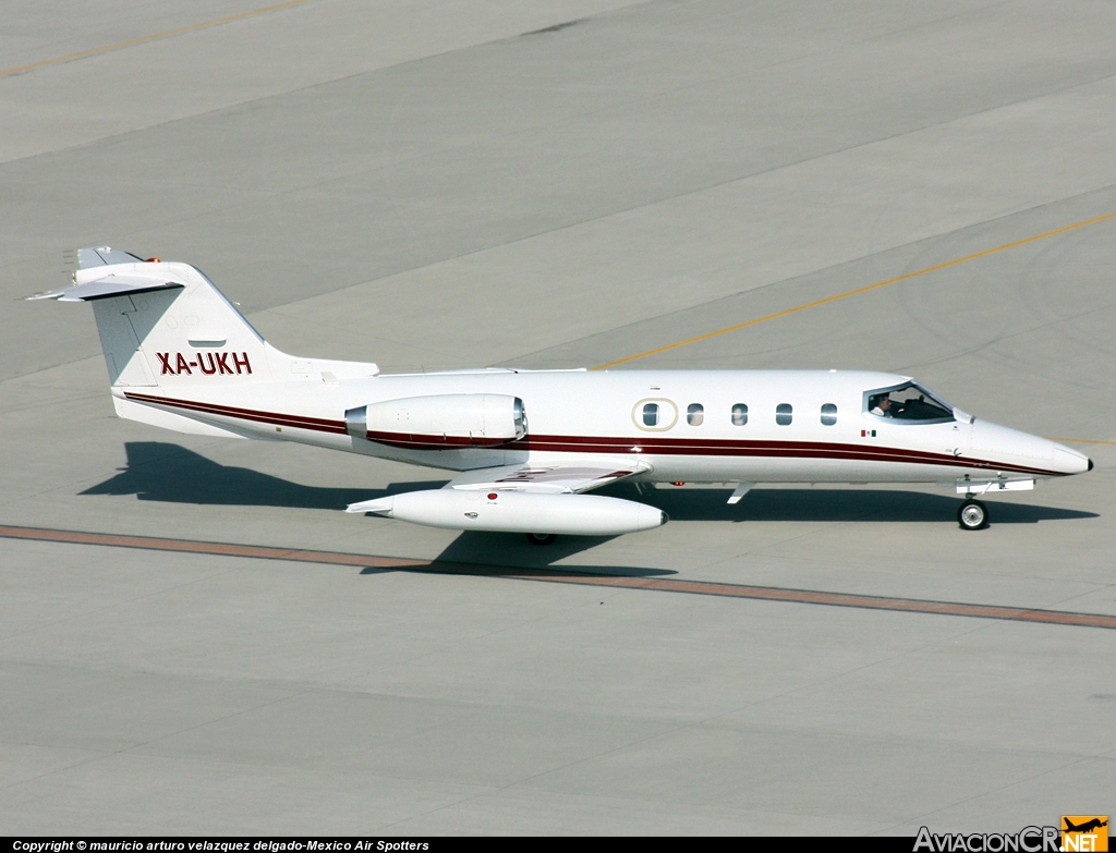 XA-UKH - Gates Learjet 25D/XR - Privado