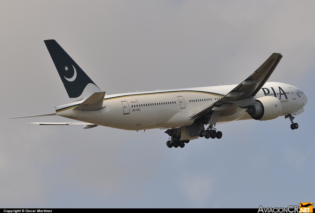 AP-BGL - Boeing 777-240/ER - Pakistan International Airlines (PIA)