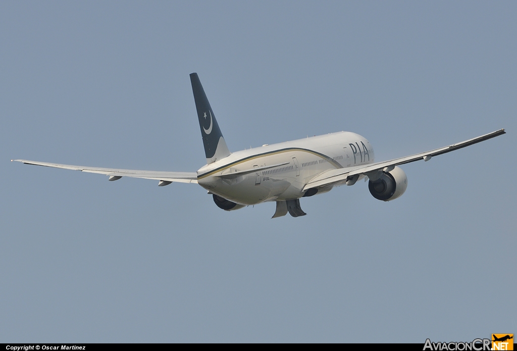 AP-BGL - Boeing 777-240/ER - Pakistan International Airlines (PIA)