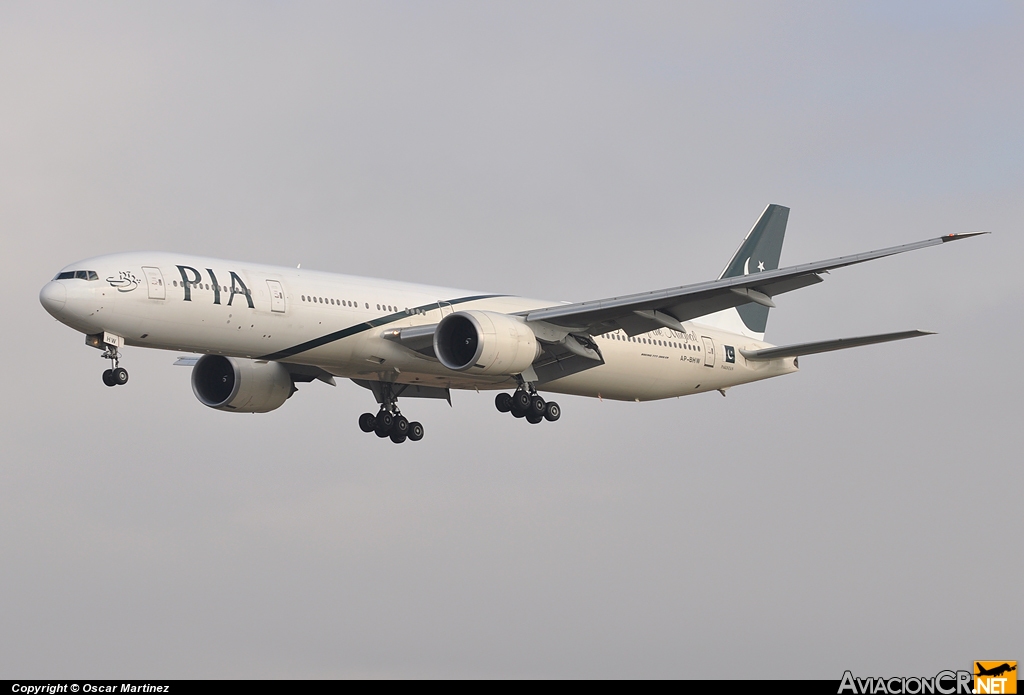 AP-BHW - Boeing 777-340/ER - Pakistan International Airlines (PIA)