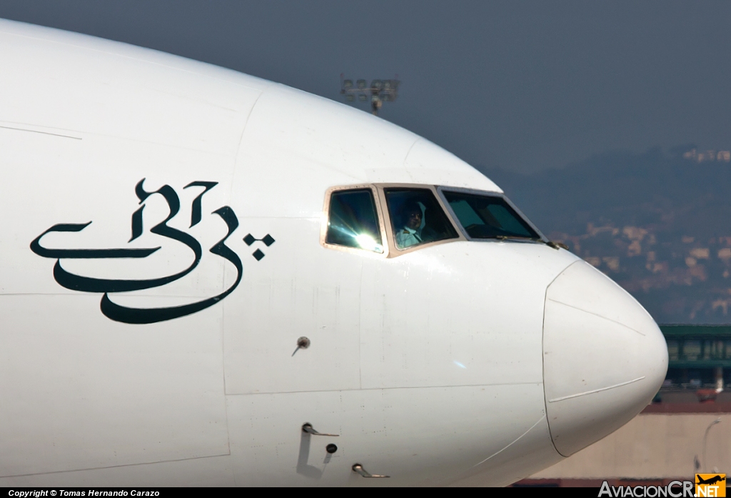 AP-BGL - Boeing 777-240/ER - Pakistan International Airlines (PIA)