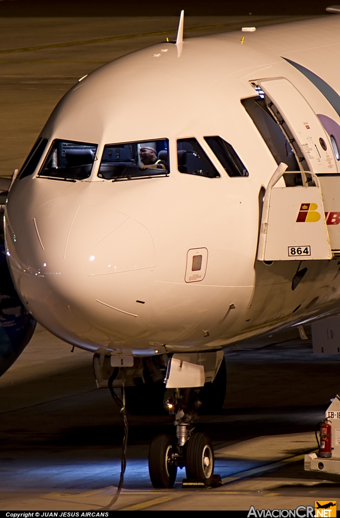 EC-LLX - Airbus A320-214 - Orbest
