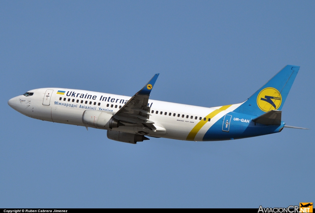 UR-GAH - Boeing 737-32Q - Ukraine International