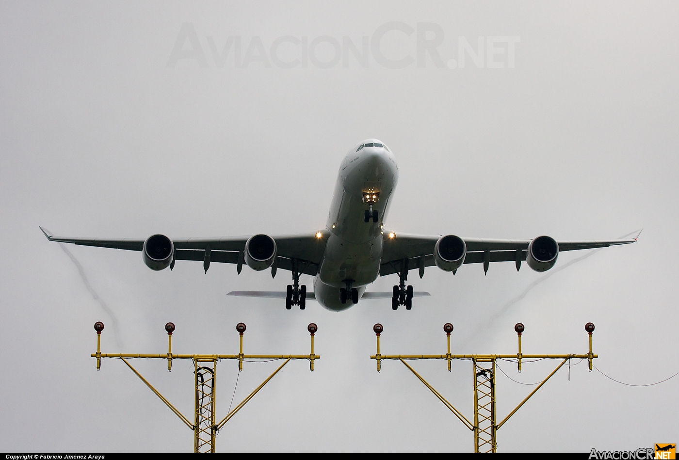 EC-LEV - Airbus A340-642 - Iberia