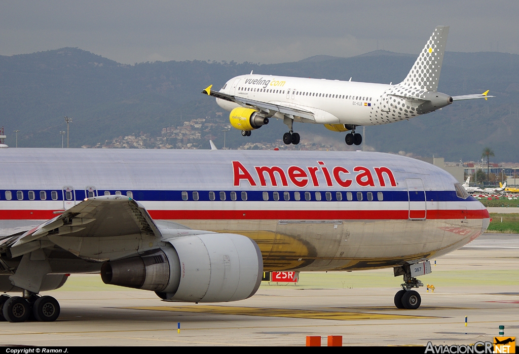 N39367 - Boeing 767-323/ER - American Airlines