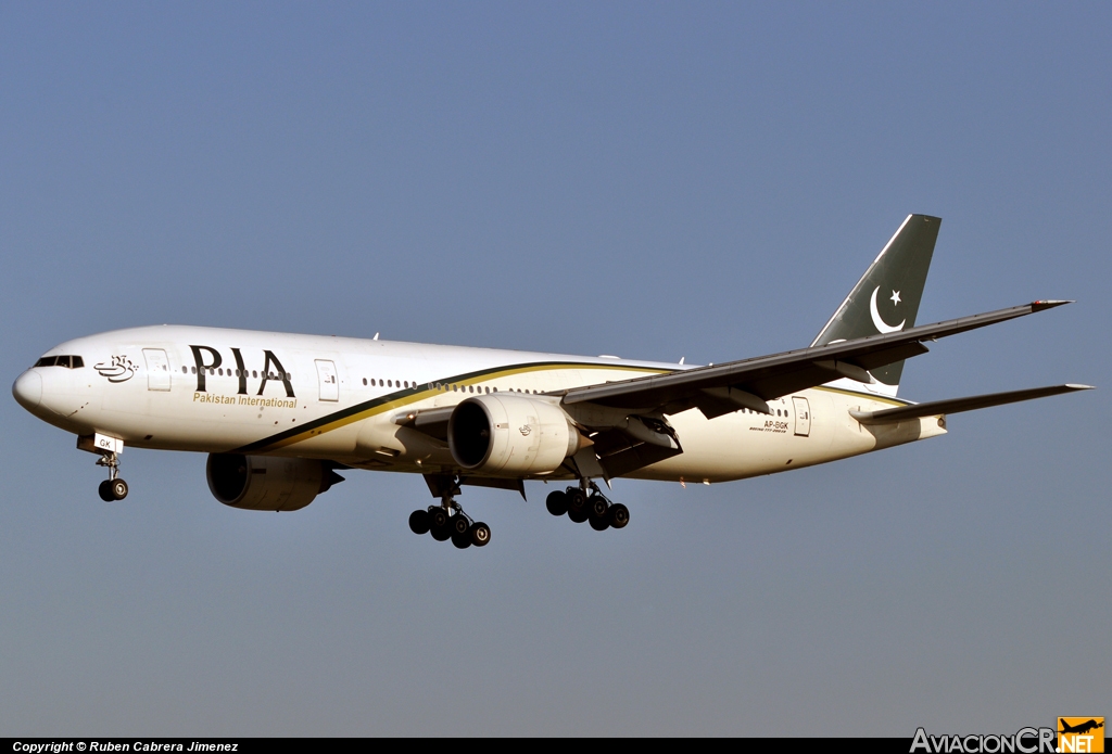 AP-BGK - Boeing 777-240/ER - Pakistan International Airlines (PIA)