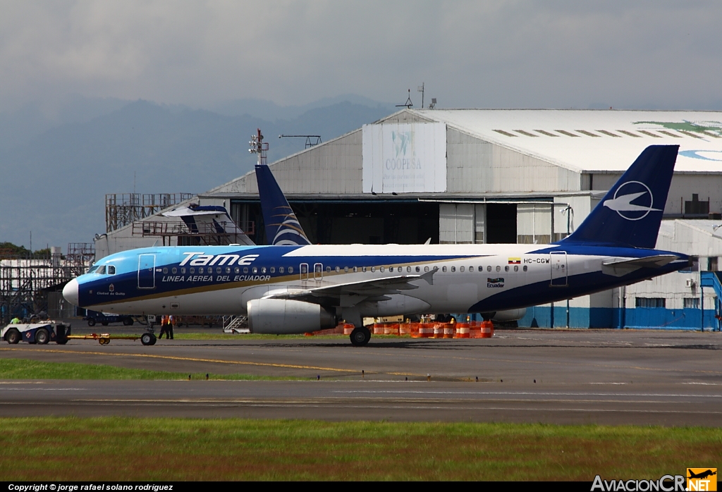 HC-CGW - Airbus A320-233 - TAME