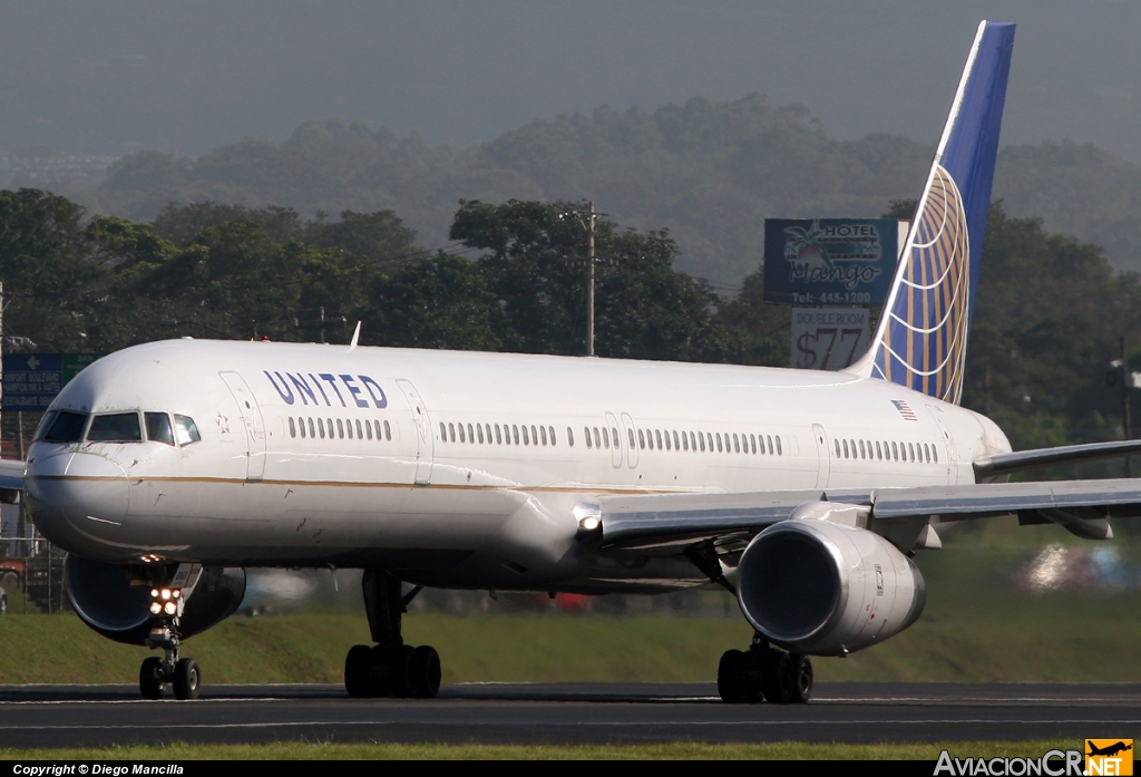 N77865 - Boeing 757-33N - Continental Airlines