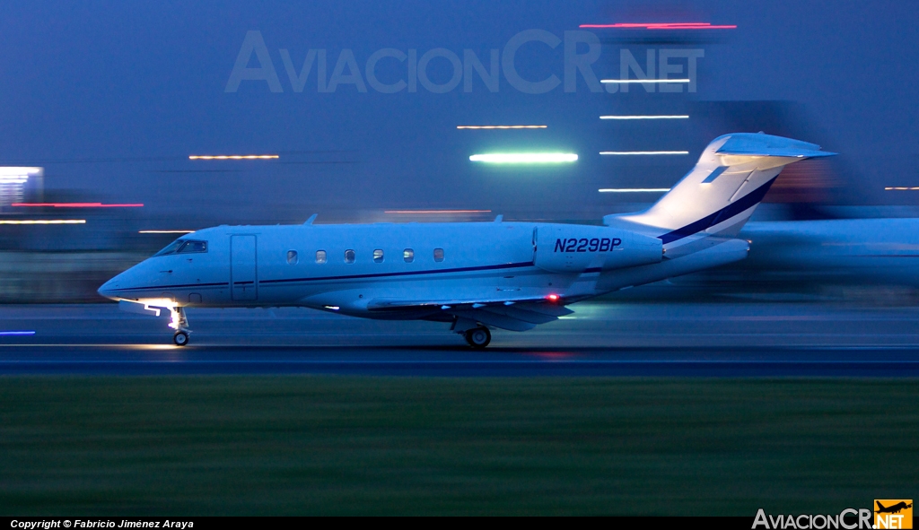 N229BP - Bombardier BD-100-1A10 Challenger 300 - Privado - Wells Fargo Bank Northwest Na Trustee